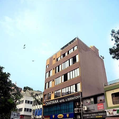 阿穆达巴 Charyana Lady Dorms旅舍 外观 照片
